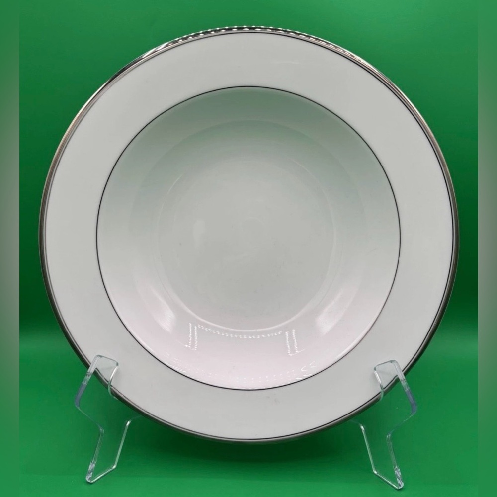 NWT Mikasa Classic Platinum (L3202) 10” Round Vegetable/ Fruit/ Side Dish Bowl